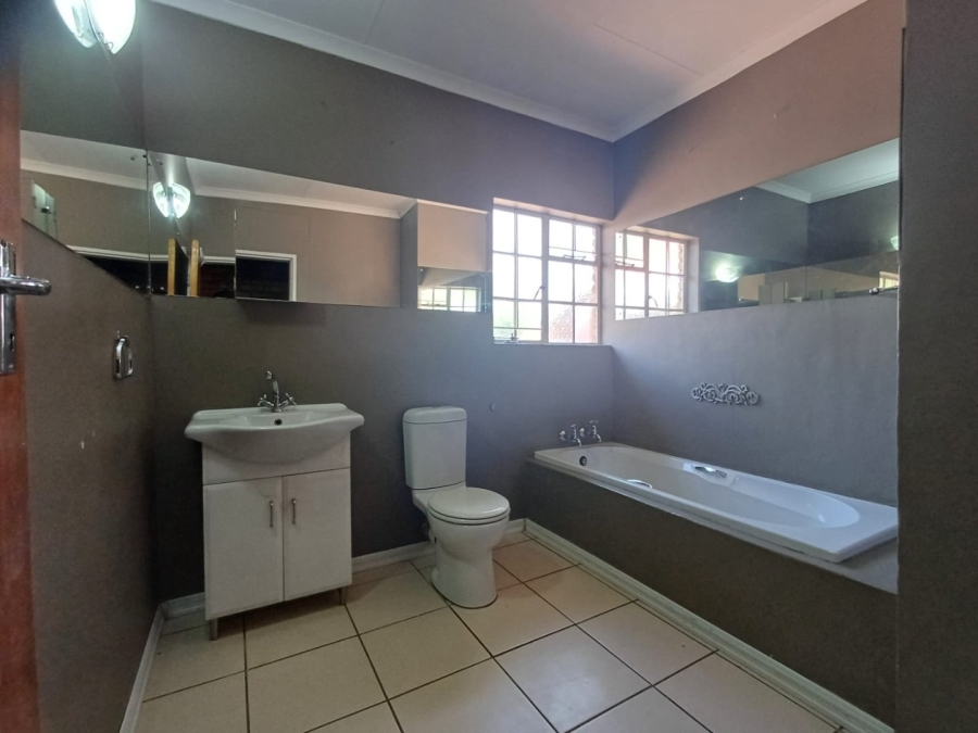 4 Bedroom Property for Sale in Flamwood North West